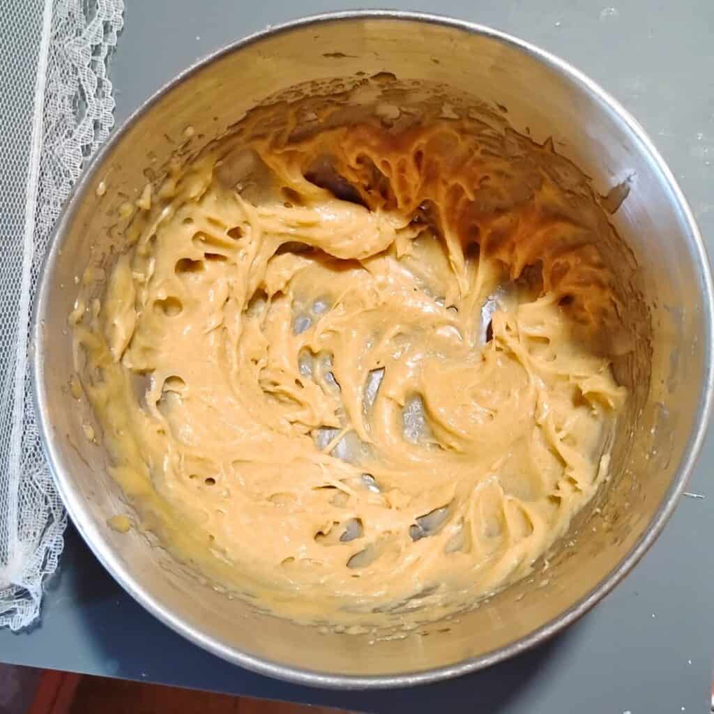 whipped maple glaze results in a frosting that will be piped on. 